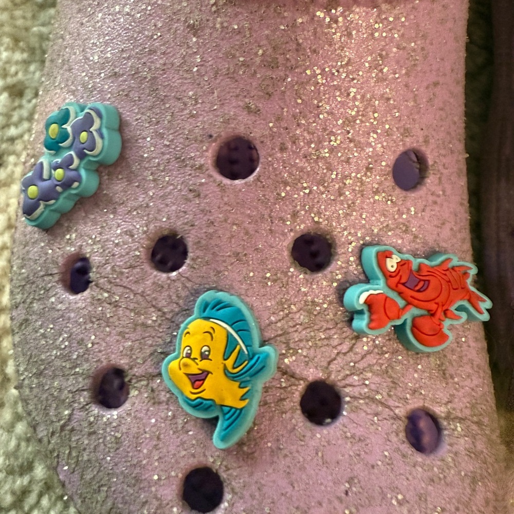 Lavender Glitter Crocs With Little Mermaid Ariel Disney Jibbits W9M7 - Picture 4 of 5